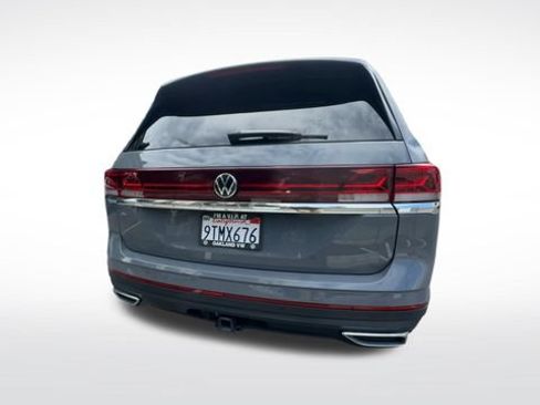Certified 2025 Volkswagen Atlas SE FWD image 8