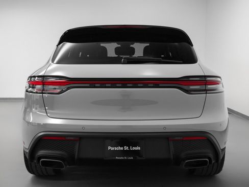 Certified 2026 Porsche Macan AWD/4WD image 11
