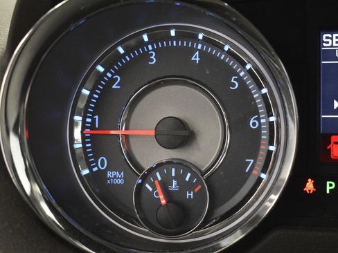 Used 2015 Chrysler Town & Country Touring w/ Driver Convenience Group image 46