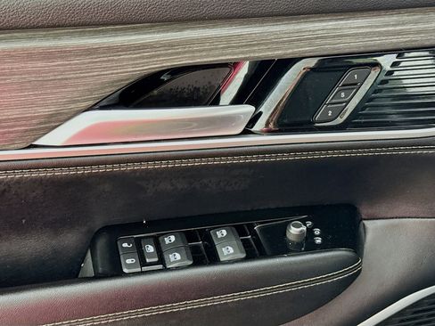 Used 2024 Jeep Wagoneer Series III image 21