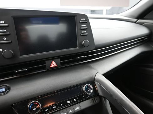 Certified 2025 Hyundai Elantra Sport image 18