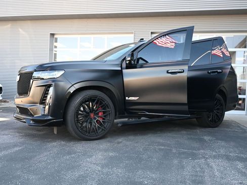 Used 2023 Cadillac Escalade V w/ LPO, ONYX Package image 18