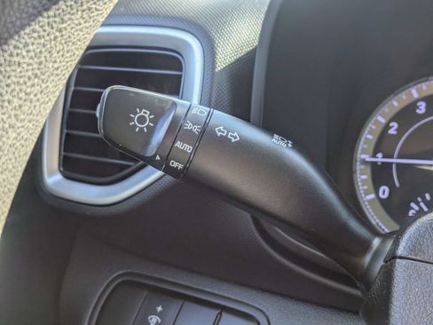 Used 2020 Hyundai Venue SE FWD image 25