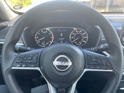 Used 2023 Nissan Altima 2.5 SV image 9