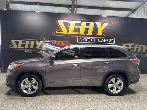 Used 2015 Toyota Highlander Limited image 3