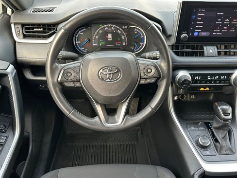Used 2024 Toyota RAV4 SE image 16