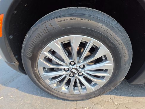 Used 2024 Cadillac XT4 Premium Luxury AWD/4WD image 10