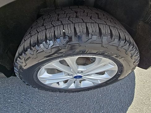 Used 2017 Ford Escape SE AWD/4WD image 16
