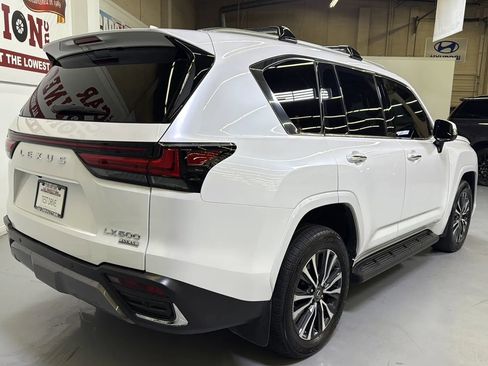 Used 2022 Lexus LX 600 4WD w/ Premium Package image 7