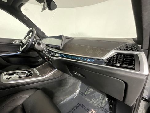 Used 2024 BMW X7 xDrive40i w/ M Sport Package AWD/4WD image 19