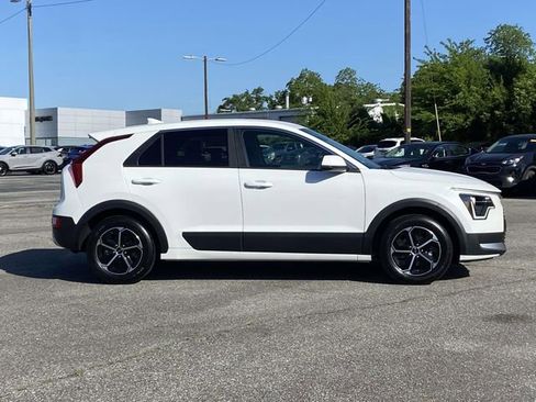 New 2025 Kia Niro LX FWD image 2