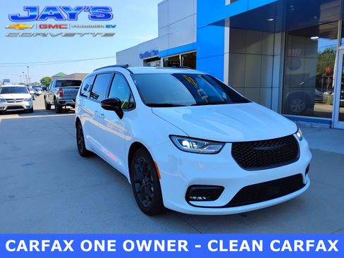 Used 2025 Chrysler Pacifica Limited FWD image 1