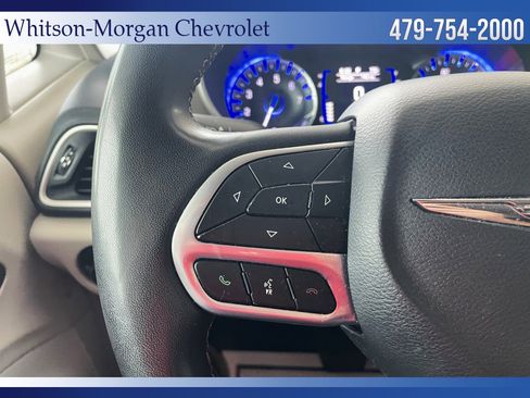 Used 2022 Chrysler Voyager LX image 16