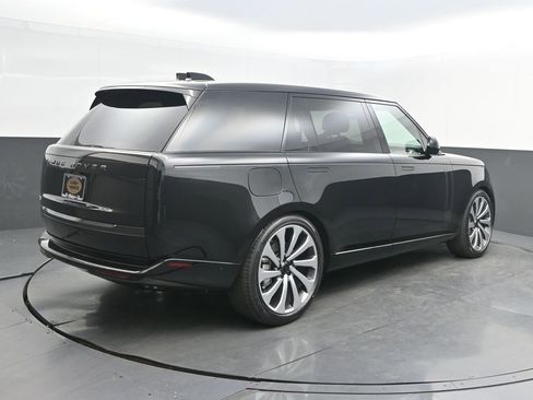 New 2026 Land Rover Range Rover Long Wheelbase SE AWD/4WD image 7