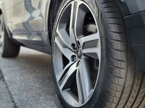 Used 2023 Land Rover Discovery Metropolitan Edition image 47