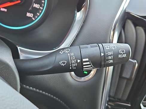 Used 2023 Chevrolet Traverse LT image 26