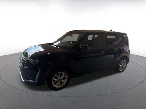 Used 2025 Kia Soul LX w/ LX Technology Package FWD image 8