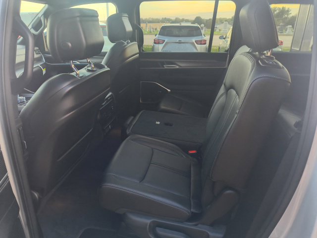 Used 2026 Jeep Grand Wagoneer L 4WD w/ Premium Group I image 15