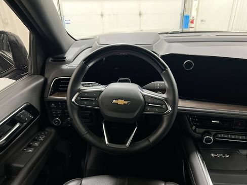 Used 2025 Chevrolet Suburban High Country AWD/4WD image 11