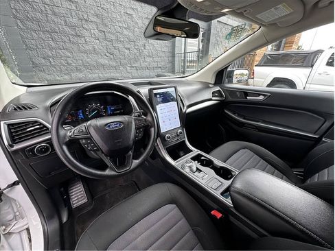 Used 2024 Ford Edge SE w/ Black Appearance Package AWD/4WD image 2