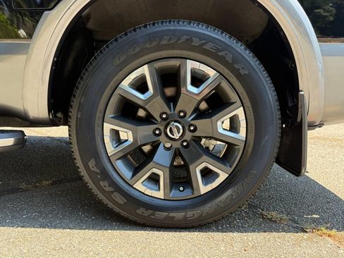 Used 2021 Nissan Titan Platinum Reserve w/ Moonroof Package RWD image 41