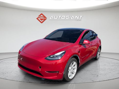 Used 2023 Tesla Model Y Long Range AWD/4WD image 1
