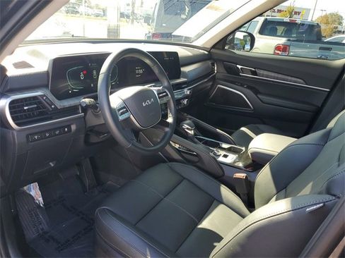 Used 2025 Kia Telluride EX w/ EX Captain's Chair Package image 14