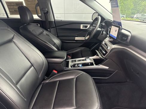 Used 2023 Ford Explorer XLT w/ Equipment Group 202A RWD image 31