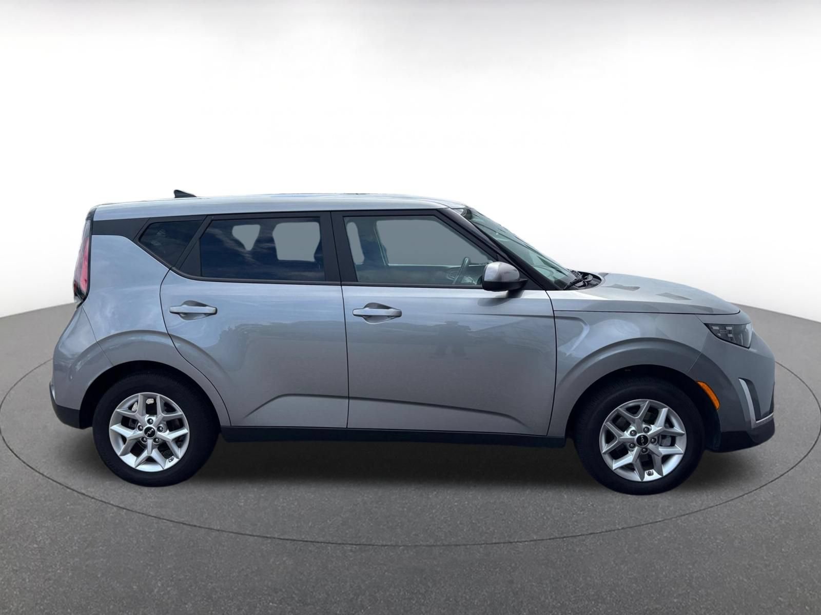 Used 2025 Kia Soul LX w/ LX Technology Package FWD image 14
