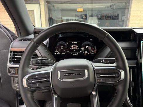 Used 2025 GMC Yukon XL Denali image 7