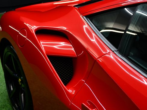 Used 2017 Ferrari 488 GTB image 12