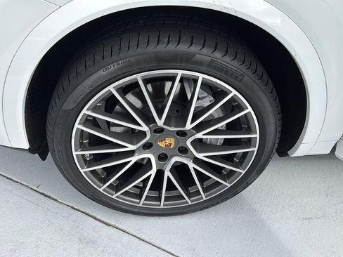 Used 2021 Porsche Cayenne Coupe image 33