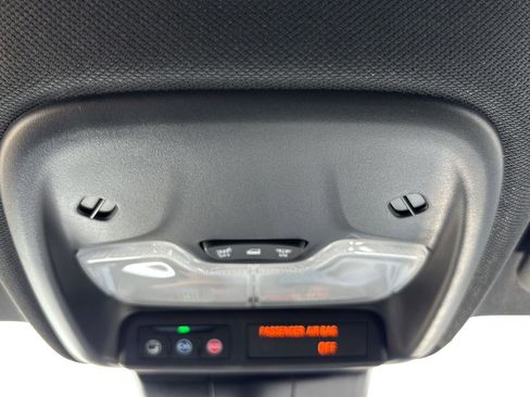 New 2025 GMC Canyon Elevation w/ Convenience Package image 37