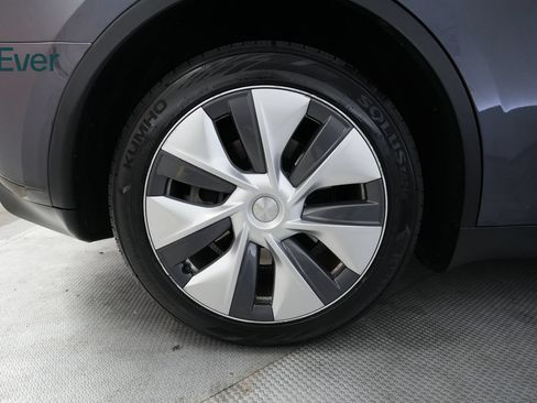Used 2023 Tesla Model Y Long Range AWD/4WD image 22