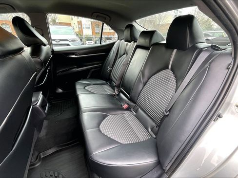 Used 2020 Toyota Camry SE image 24
