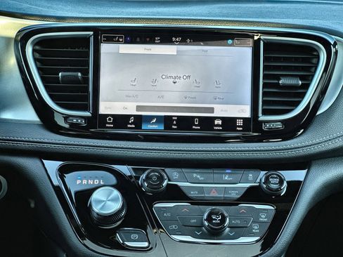 New 2026 Chrysler Pacifica Limited w/ S Appearance Package image 21