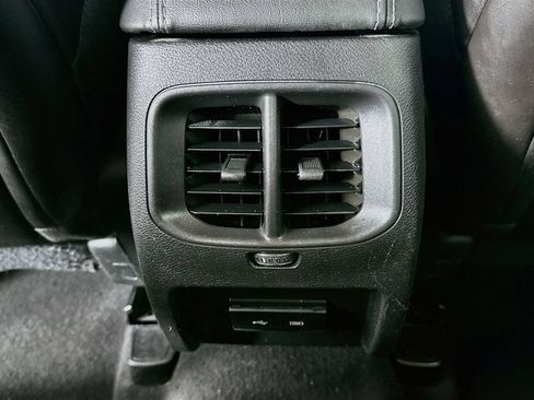 Used 2019 Jeep Cherokee Latitude Plus FWD image 21