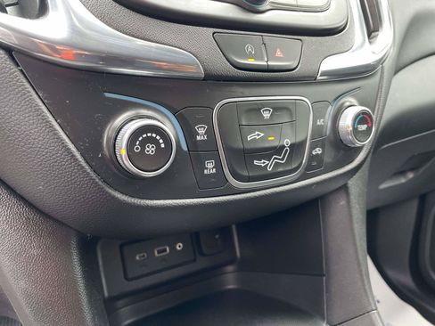 Used 2022 Chevrolet Equinox LT w/ LPO, Floor Liner Package FWD image 14