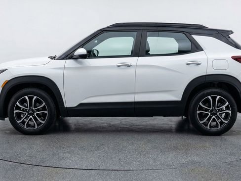 Used 2025 Chevrolet TrailBlazer LT FWD image 5