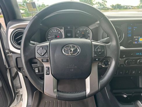 Used 2017 Toyota Tacoma Limited w/ Tow Package AWD/4WD image 21