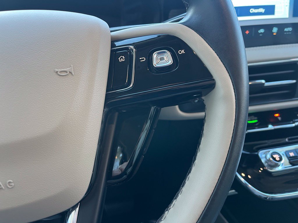 Used 2025 Lincoln Corsair AWD image 29