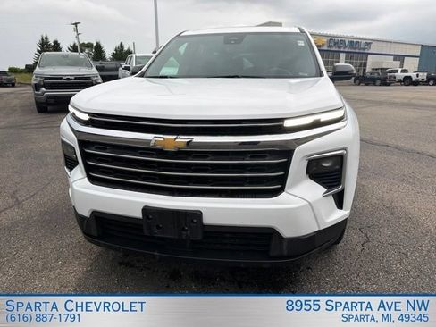 Used 2025 Chevrolet Traverse LT w/ Sun and Wheel Package AWD/4WD image 8