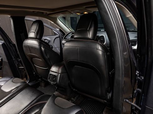 Used 2018 Jeep Cherokee Trailhawk w/ Comfort & Convenience Group image 27