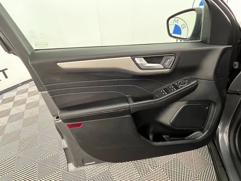 Used 2021 Ford Escape SE image 27