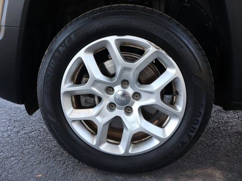 Used 2015 Jeep Renegade Latitude w/ Popular Equipment Group AWD/4WD image 41