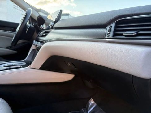 Used 2018 Honda Accord Touring image 16