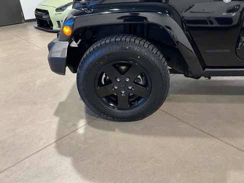 Used 2015 Jeep Wrangler Unlimited Sahara AWD/4WD image 38