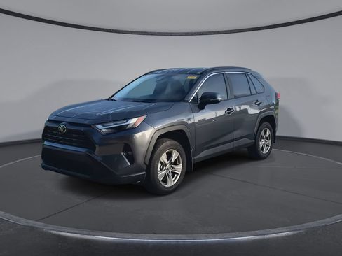 Used 2025 Toyota RAV4 XLE FWD image 4