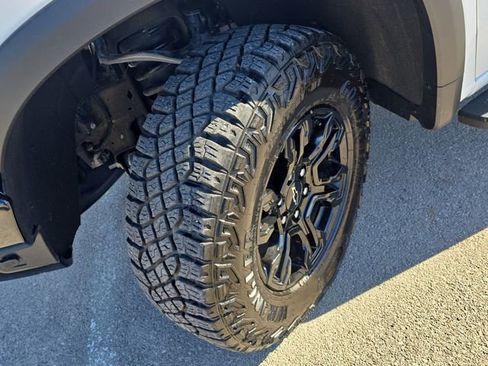 Used 2024 Chevrolet Silverado 1500 ZR2 w/ Technology Package image 32