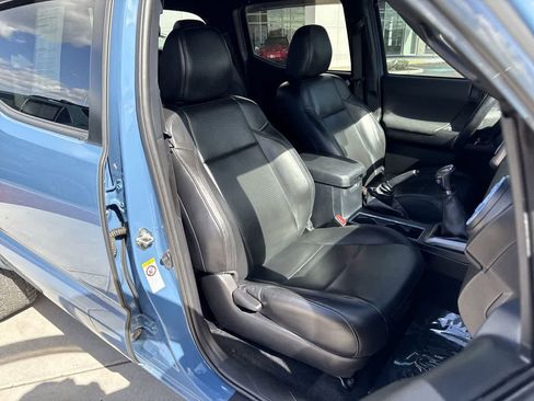 Used 2019 Toyota Tacoma TRD Off-Road w/ TRD Premium Off Road Package AWD/4WD image 14